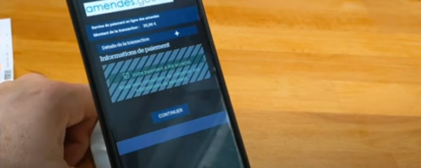 paiement d'une amende avec un smartphone